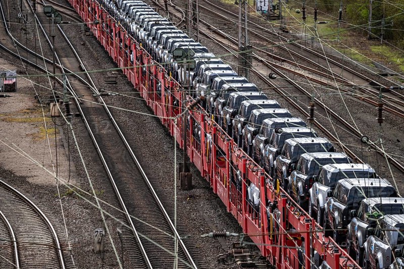 Freight train, car train with Landrover new cars on the goods train line at the Hagen-Vorhalle marshalling yard, one of the 9 largest in Germany, located on the Wuppertal-Dortmund railway line and has 40 directional tracks on which the goods trains are assembled, North Rhine-Westphalia, Germany, Europe