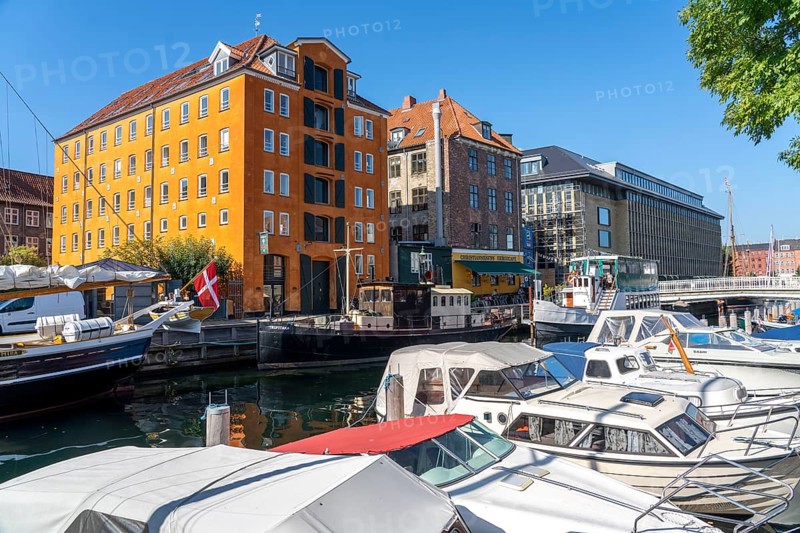 Christianshavns, residential buildings, restaurant, jetty on the Wilders Canal, old district, at the same time very lively and hip neighbourhood, crossed by many canals, with shops, pubs, living space, Copenhagen, Denmark, Europe