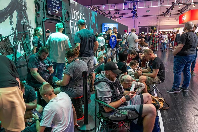 Gamescom, the world's largest trade fair for video and computer games, queue in front of the stands with new games, up to 3 hours waiting time, in Cologne, Germany, Europe