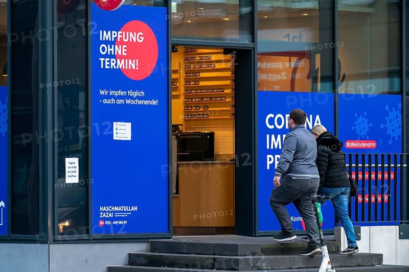 Corona test centre and vaccination centre, in the city centre at the main railway station, Essen, North Rhine-Westphalia, Germany, Europe