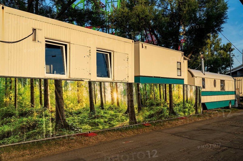 The Rhine fair in Düsseldorf, in the Rhine meadows in the Oberkassel district, on the Rhine, North Rhine-Westphalia, Germany, Decorated fence around the fairground containers, caravans, Europe