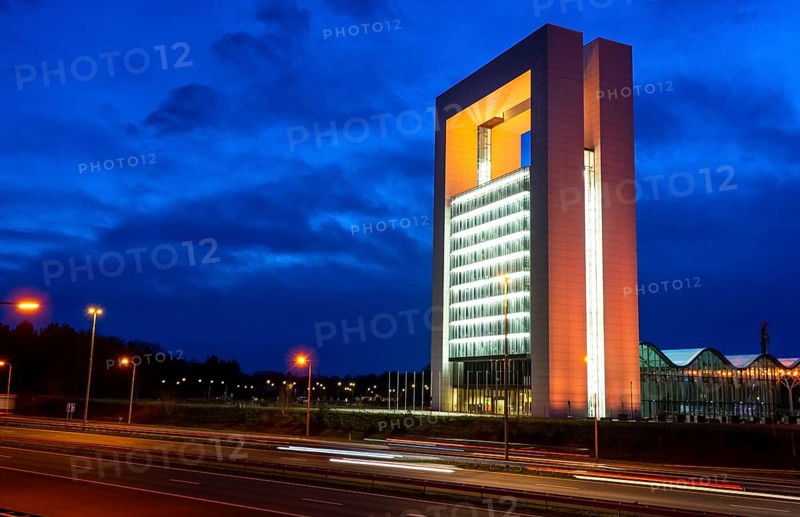 Innovatoren high-rise, in Venlo, on the A73 motorway used by the Province of Limburg and the Chamber of Commerce, part of the Venlo Greenpark business park