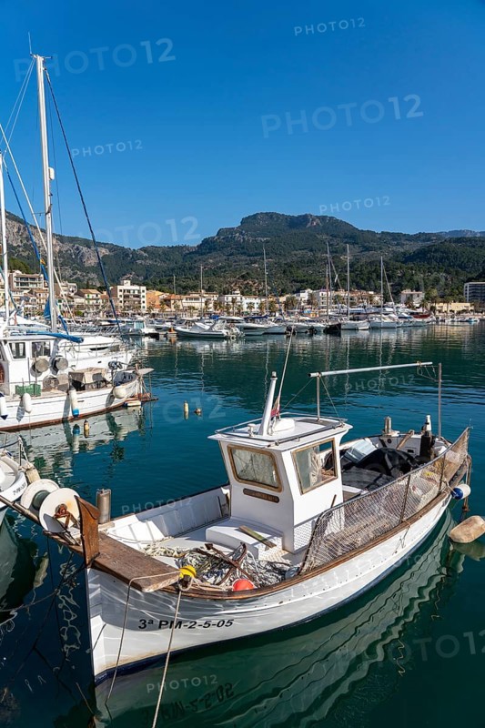 Coastal town of Port de Sóller in the north-west of the island, near Alconàsser, Serra de Tramuntana, Majorca, Spain, Europe