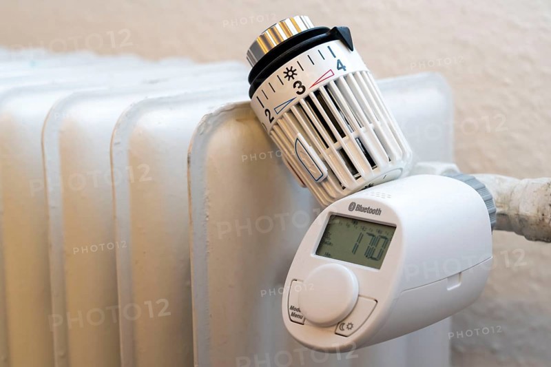 Smart Home application, control of heating, room temperature via Bluetooth, mobile phone, smartphone, mechanical thermostat