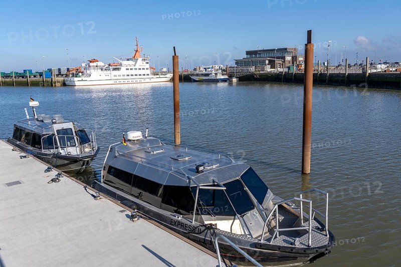 Neuharlingersiel, ferry from, to the island of Spiekeroog, fast ferries, Lower Saxony, Germany, Europe