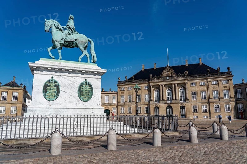Amalienborg Palace, equestrian monument to Frederik V, Copenhagen, Denmark, Europe