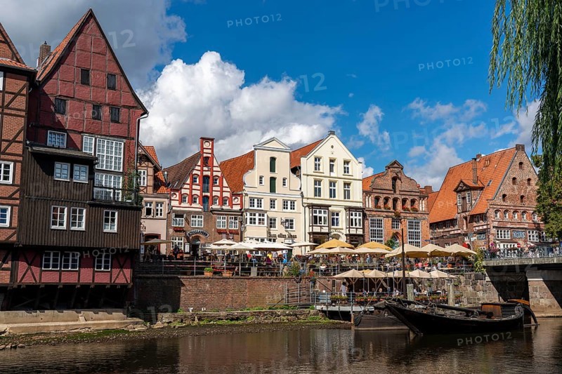 The old town of Lüneburg, Stintmarkt square on the Ilmenau river, historic harbour district, many restaurants, pubs, cafés, Lower Saxony, Germany, Europe