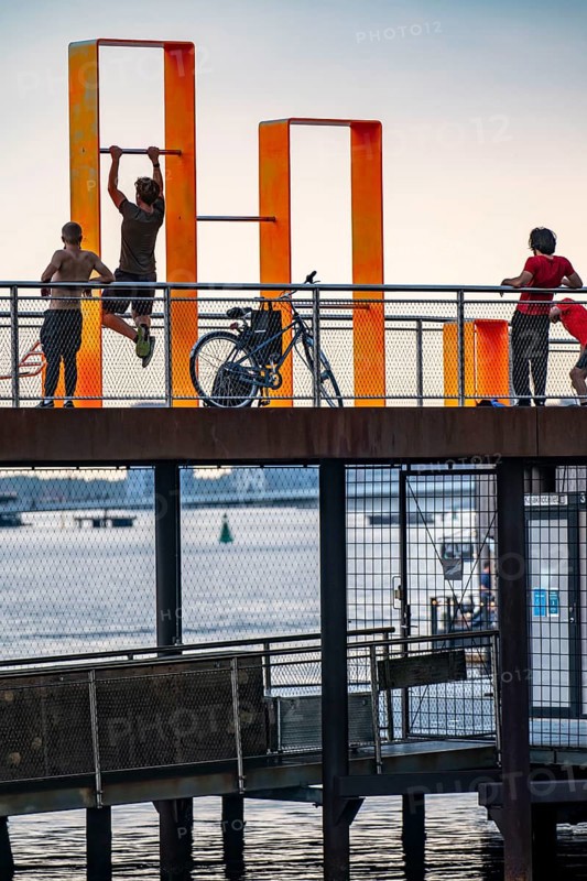 Leisure facilities in Copenhagen harbour, Bølgen afslapningsanlæg, jetties with bathing areas, fitness facilities, open air gym, kayak hire, at Sydhavn, Denmark, Europe