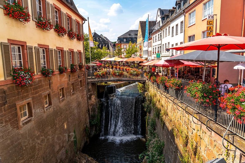 The place Saarburg, at the Saar, at the market, gastronomy at the brook Leuk, waterfall, tired into the Saar, gastronomy Rhineland-Palatinate, Germany, Europe