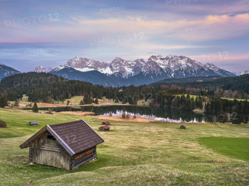 Huts at Geroldsee or Wagenbrüchsee, sunset, Krün near Mittenwald, Karwendel, Werdenfelser Land, Upper Bavaria, Bavaria, Germany, Europe