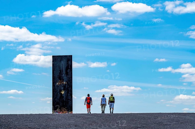 Hiker, Spaziergänger, sculpture by Richard Serra, Bramme for the Ruhr area on the Schurenbach spoil tip, Essen, Germany, Europe