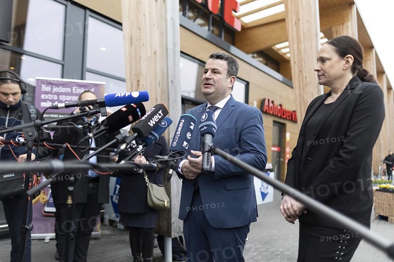 Hubertus Heil (SPD), Federal Minister of Labour and Social Affairs, and Dr Daniela Büchel, Head of Human Resources at REWE Group, answer questions from the press after a meeting with Ukrainian refugees employed in various areas of REWE Group. Berlin, 27 February 2024