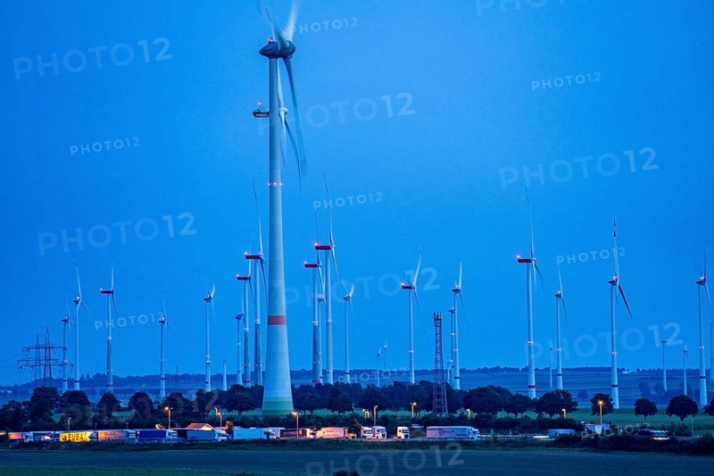 Wind farm, south of the village of Helmern, part of Bad Wünnenberg, Paderborn district, A44 motorway, Sintfeld service area, OWL, North Rhine-Westphalia, Germany, Europe