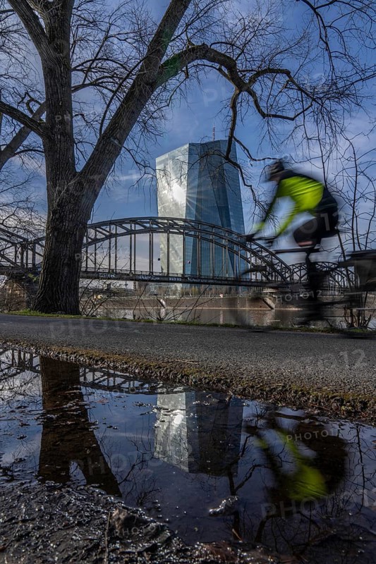 Building of the European Central Bank, ECB, cycle path on the Main in Frankfurt, Hesse, Germany, Europe