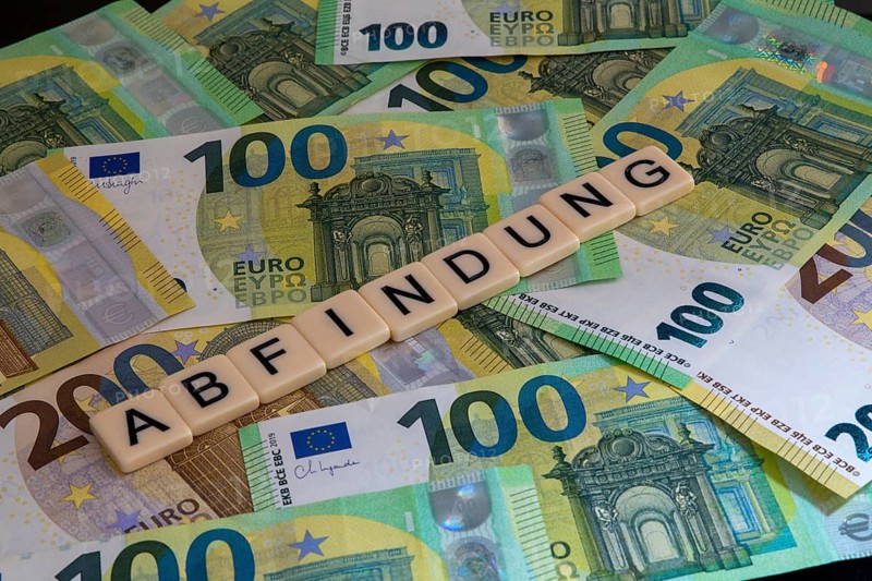 Symbolic image of severance pay: Letters on euro notes show the word severance pay