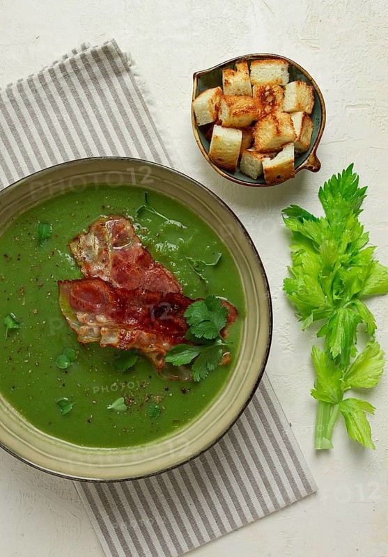 Green mashed soup, with bacon and croutons, homemade, no people