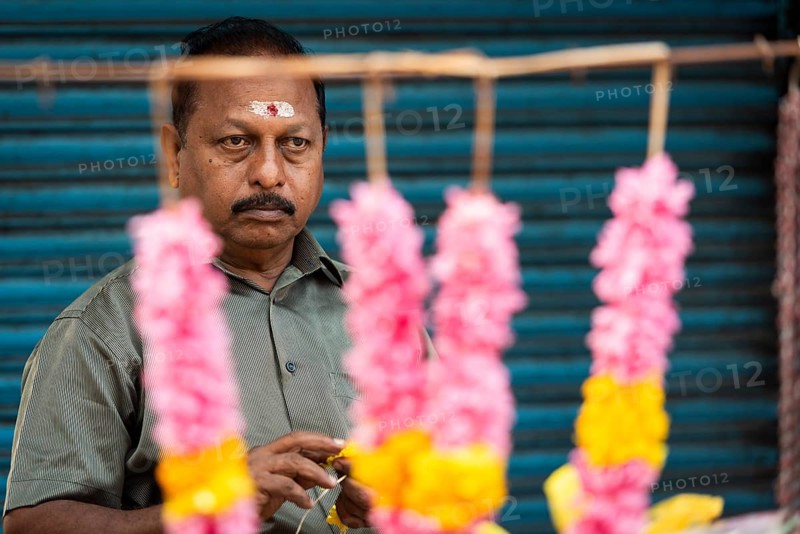 Flower seller, flower garlands, Alappuzha or Alleppy, Kerala, India, Asia
