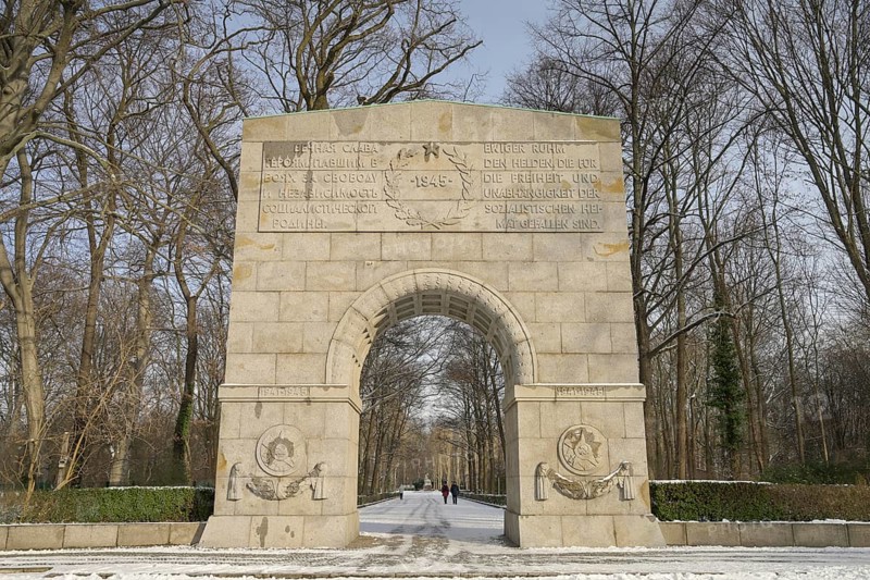 Main Entrance West, Portal, Soviet Memorial, Winter, Treptower Park, Treptow, Treptow-Köpenick, Berlin, Germany, Europe