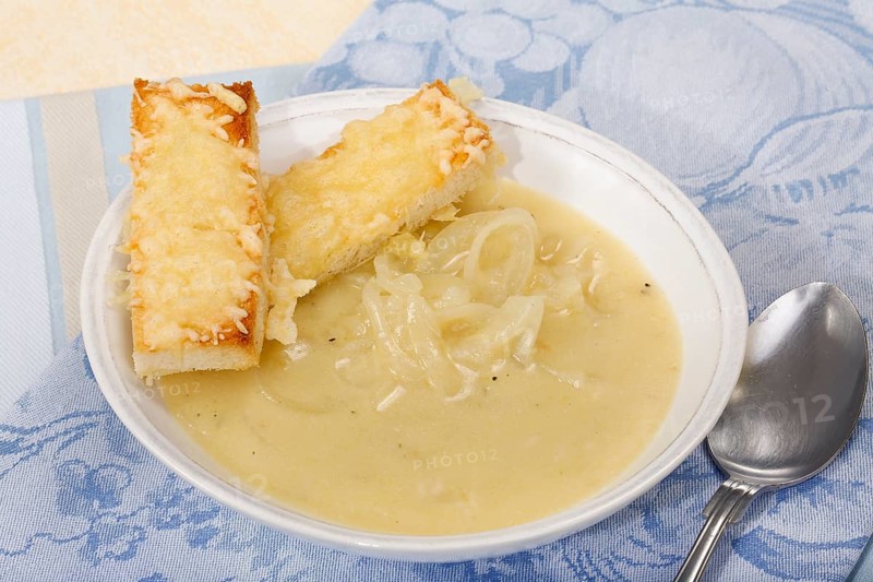 Baden cuisine, South German cuisine, Baden onion soup, savoury, typical Baden, soup plate, spoon, creamy, cream, pieces of bread topped with cheese, white bread, traditional cuisine, food photography, studio, Germany, Europe
