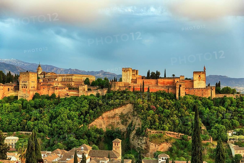 Alhambra on the Sabikah hill at sunset, Moorish city castle, Nasrid palaces, Sierra Nevada with snow remains in the background, Mirador de San Nicolas, Granada, Andalusia, Spain, Europe