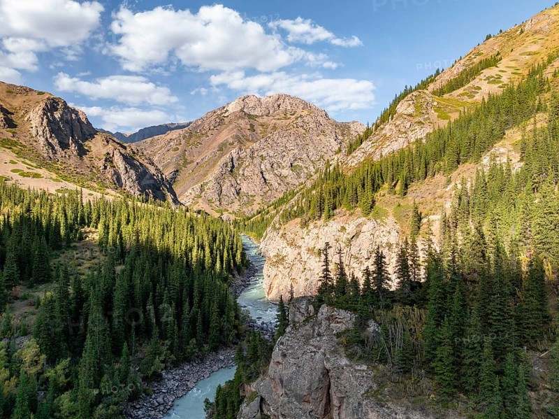 Mountain landscape with river in a narrow mountain valley in autumn, Little Naryn or Kichi-Naryn, Eki-Naryn Gorge, Naryn Province, Kyrgyzstan, Asia