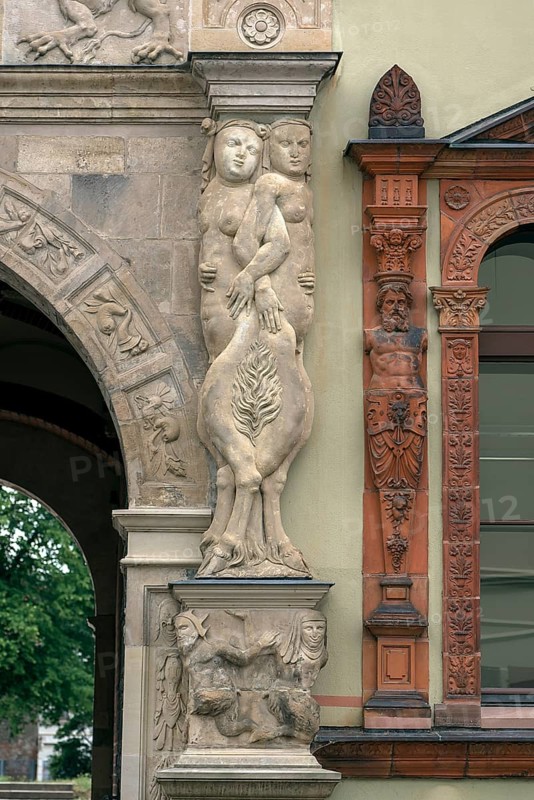 Figures at the entrance portal of the former Fürstenhof, now the district court, Vor dem Fürstenhof 1, Wismar, Mecklenburg-Vorpommern