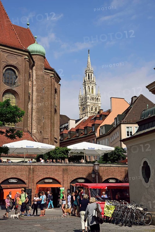 Europe, Germany, Bavaria, City of Munich, Viktualienmarkt, St Peter's Square, Cafe Rischarts, Tower of the Old Town Hall, Hamburg, Hamburg, Federal Republic of Germany, Europe