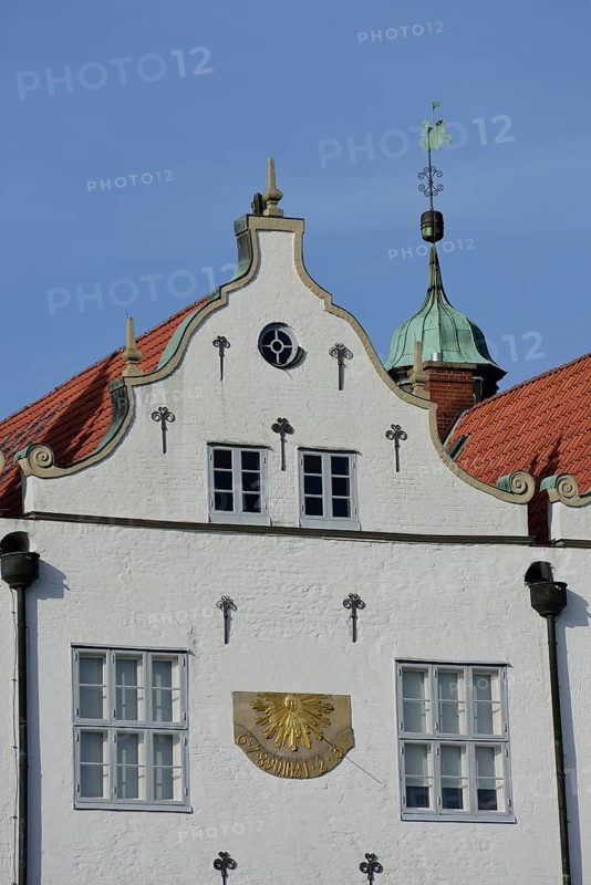 Europe, Germany, Schleswig-Holstein, Ahrensburg, moated castle Ahrensburg, front facade, built around 1595, late Renaissance, sundial on the facade, Hamburg, Hamburg, Federal Republic of Germany, Europe