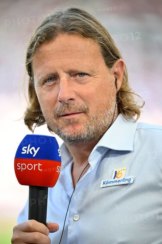 Coach Bo Henriksen 1. FSV Mainz 05, portrait, interview, microphone, mike, logo, SKY, MHPArena, MHP Arena Stuttgart, Baden-Württemberg, Germany, Europe
