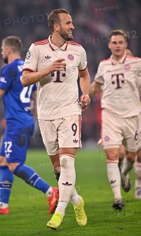 Goal celebration Harry Kane FC Bayern München FCB (09) Joshua Kimmich FC Bayern München FCB (06) Champions League, Allianz Arena, Munich, Bayern, Germany, Europe