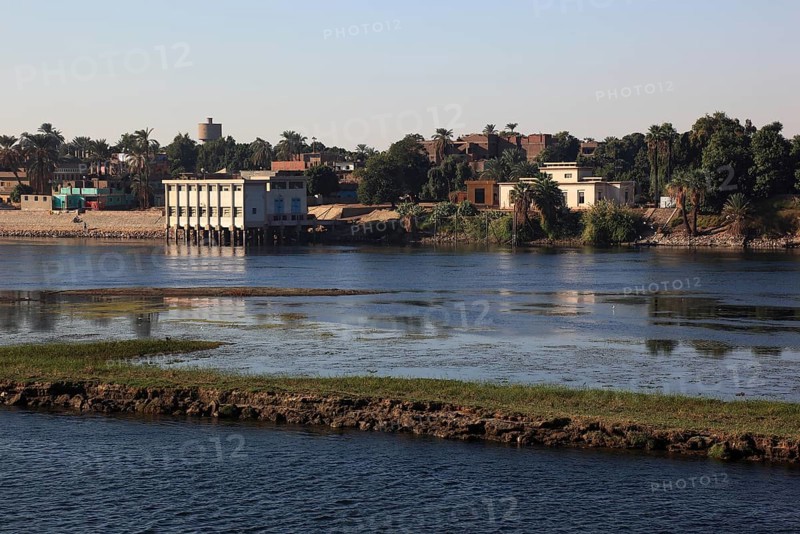 Houses, villages along the Nile, between Luxor and Esna, Africa, Upper Egypt