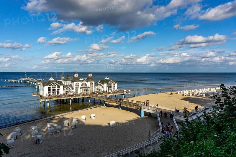 The Sellin pier, 394 metres long, with restaurant, jetty, beach chairs, island of Rügen, Mecklenburg-Western Pomerania, Germany, Europe