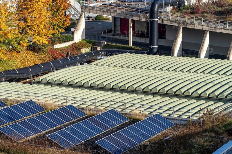 Municipal sewage treatment plant on Salierweg in the north of Bonn, directly on the Rhine, treats the wastewater from over 20 districts of Bonn, with sewage sludge incineration plant, North Rhine-Westphalia, Germany, Europe