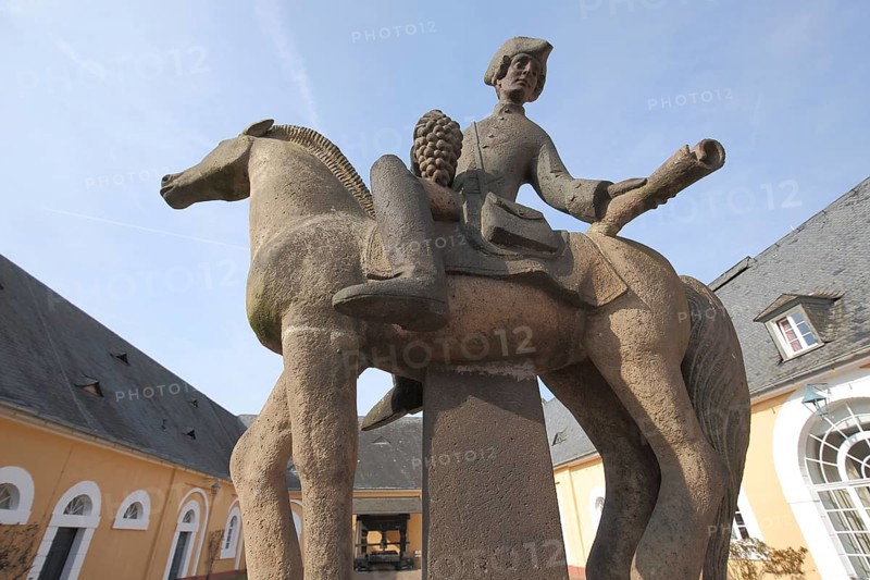 Sculpture historical late harvest rider, equestrian figure, late harvest, wine variety, grapes, wine-growing region, wine culture, view from below, history, scroll, messenger, message, news, tradition, Johannisberg Castle, Johannisberg, Geisenheim, Rheingau, Taunus, Hesse, Germany, Europe