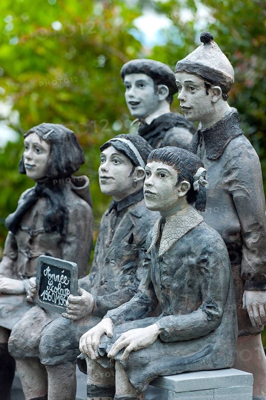 Sculpture of a school class from the sixties, history, education, education, baby boomers, pupils, school, representation, Pisa