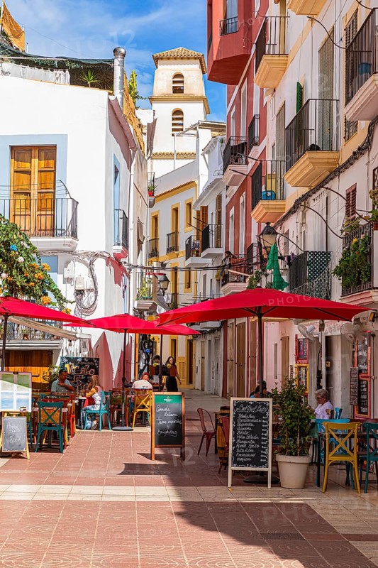 Square and narrow alley with cafes and restaurants in the old town of Eivissa, Ibiza Town, Ibiza, Balearic Islands, Mediterranean Sea, Spain, Europe