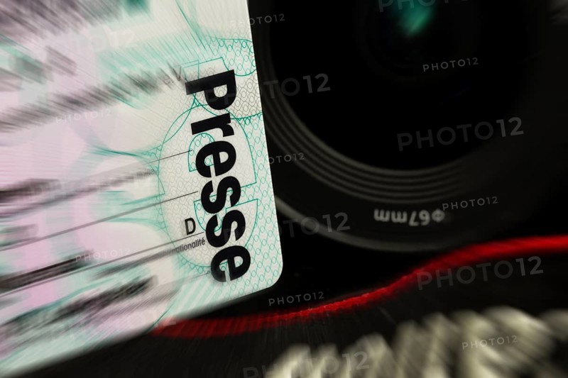 Close-up of a standardised federal press card in front of a camera