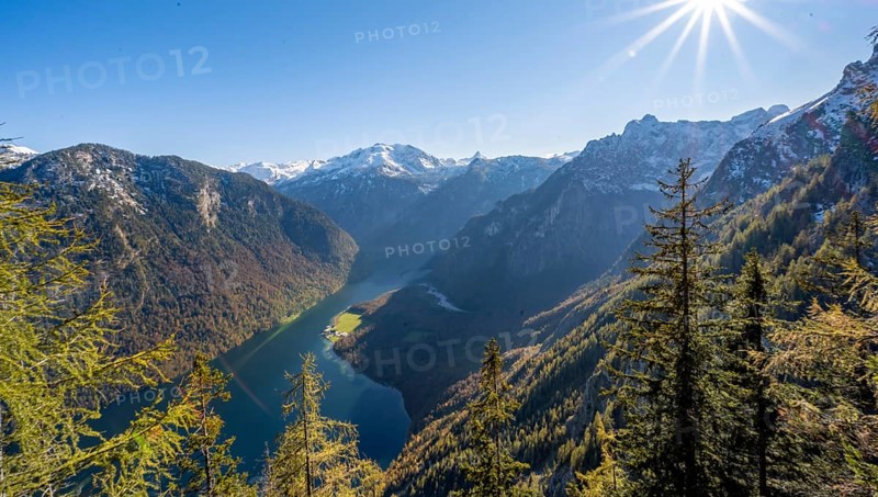 Panoramic view of the Königssee from the Archenkanzel viewpoint, autumnal forest and snow-capped mountains, Sonnenstern, Berchtesgaden National Park, Berchtesgadener Land, Upper Bavaria, Bavaria, Germany, Europe