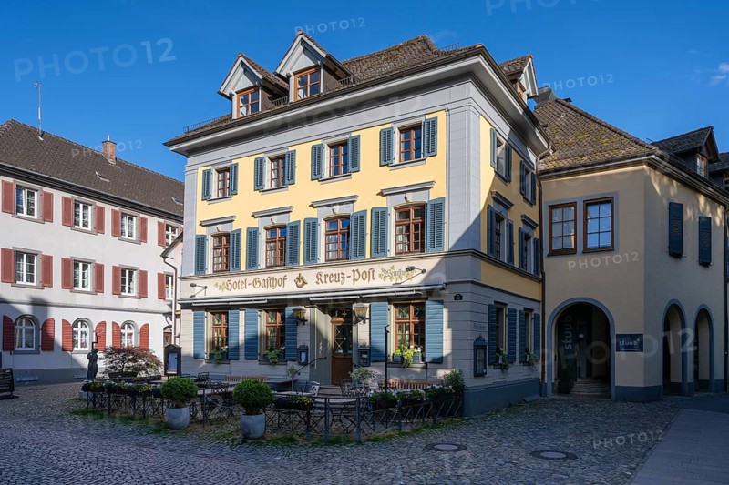 Traditional inn, Hotel Kreuz-Post in the historic old town of Staufen im Breisgau, wine-growing region, Markgräflerland, Black Forest, Baden-Württemberg, Germany, Europe