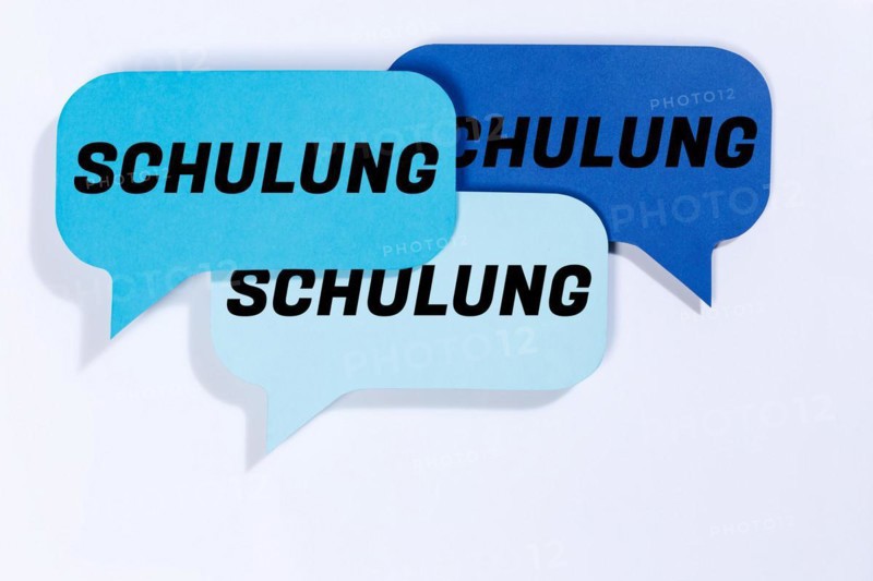 Training seminar course workshop learning education internet in speech bubbles communication business concept