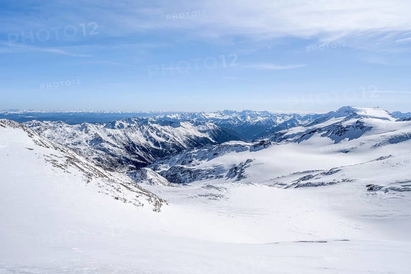 Mountain panorama, snow-covered mountain landscape with glacier in winter, view into Val Venezia, high tour, ascent to Monte Cevedale, Ortler Alps, Vinschgau Valley, Italy, Europe