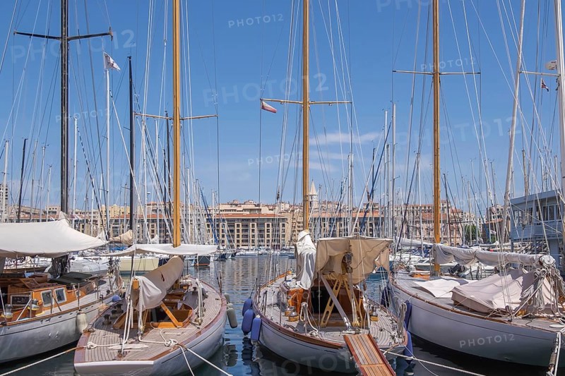 Sailboats anchored in the Old Harbour, Marseille, Départements Bouches-du-Rhône, Provence-Alpes-Côte d'Azur region, France, Europe