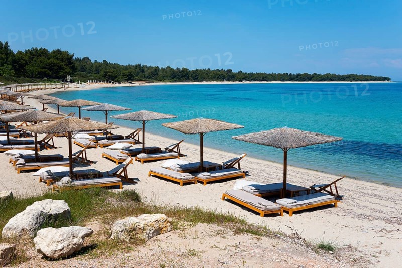 Quiet beach with parasols and sunbeds, crystal clear water and blue sky create a relaxed atmosphere, Golden Beach, Pallini, Palioúri, Kassandra, Chalkidiki, Halkidiki, Central Macedonia, Greece, Europe