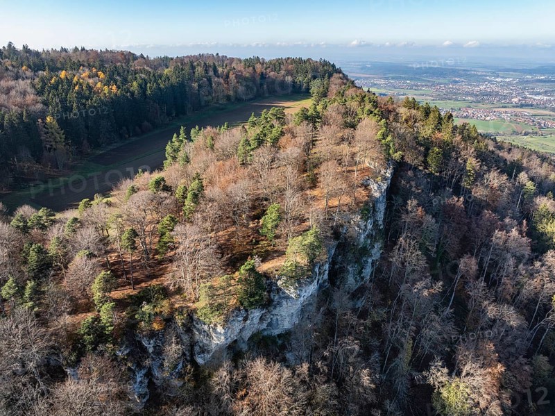 Aerial view of the Hangender Stein natural monument on the eastern edge of the 956 metre high Raichberg plateau. A rock face made of Jurassic limestone on the Albtrauf, which is drifting further and further down the slope due to erosion and will collapse completely into the valley in the unforeseeable future, Zollernalbkreis, Baden-Württemberg, Germany, Europe
