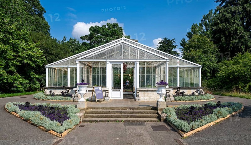 Classic Glasshouse, Waterlily House, Royal Botanic Gardens (Kew Gardens), UNESCO World Heritage Site, Kew, Greater London, England, United Kingdom, Europe
