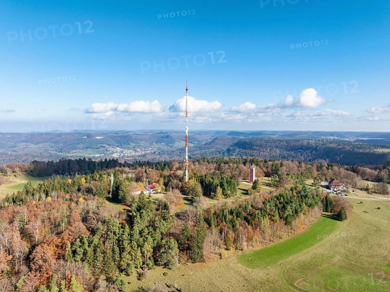 Aerial view, panorama of the 137 metre high steel tube mast of the Südwestrundfunk, SWR, Raichberg transmitter, erected in 1971, on the 956 metre high Raichberg near Albstadt, with the Albtrauf on the horizon, Zollernalbkreis, Baden-Württemberg, Germany, Europe