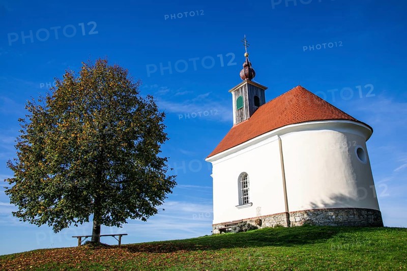 Autumn atmosphere with foliage colouring, Theresienkapelle, Mass Chapel Maria vom Guten Rat, Sausal, Styria, Austria, Europe
