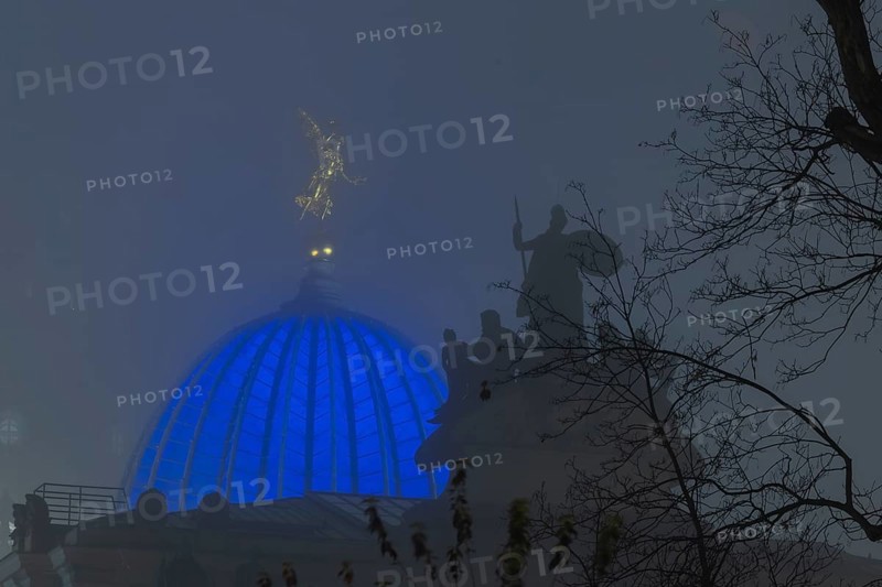 The old town of Dresden shrouded in November fog. Octagon dome with Fama and pediment figures of Athena of the Lipsius building, Foggy atmosphere in Dresden, Dresden, Saxony, Germany, Europe
