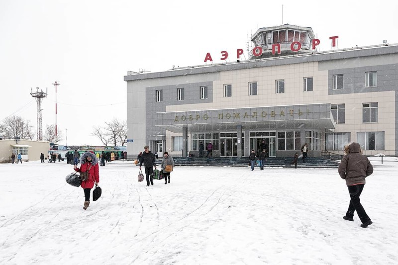 PETROPAVLOVSK-KAMCHATSKY, KAMCHATKA, RUSSIA, MARCH 19, 2015: Winter view of the airport terminal Petropavlovsk-Kamchatsky (Yelizovo airport) and the station square with the passengers
