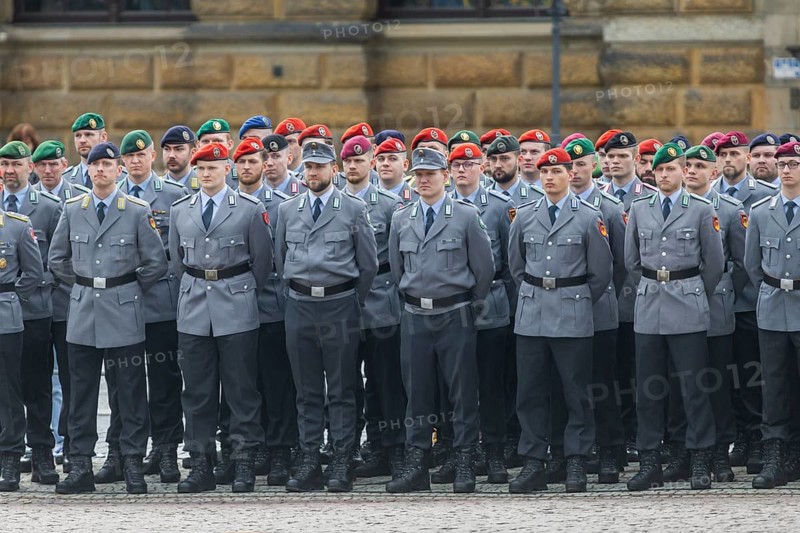 Public roll call of the Army Officers' School on Theatre Square: Bundeswehr honours and bids farewell to young soldiers, Dresden, Saxony, Germany, Europe
